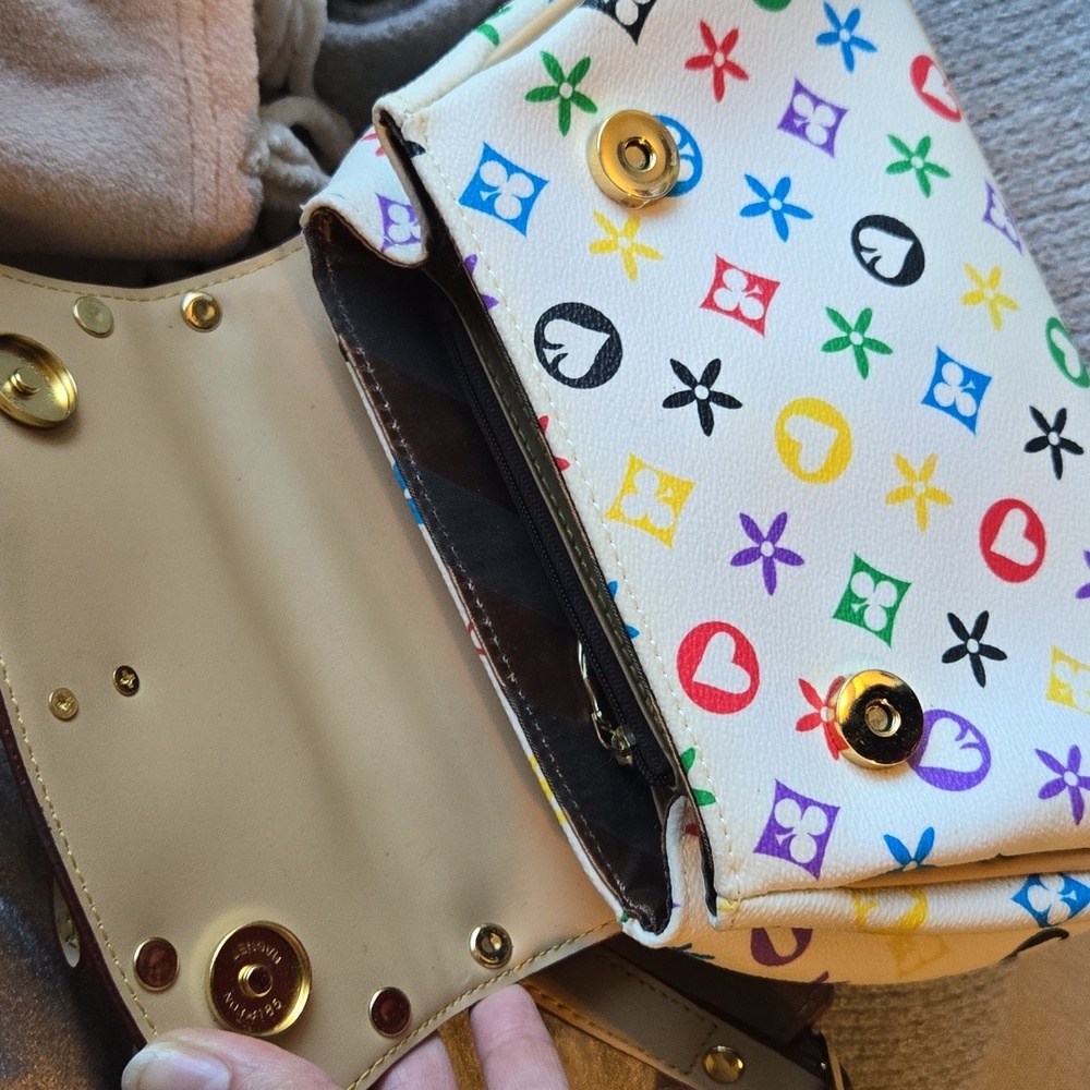 Bright handbag - Picture 3 of 7